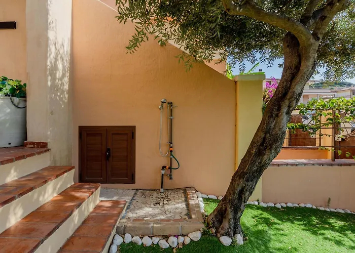 Guesthost - Lovely With Garden 维拉西米乌斯